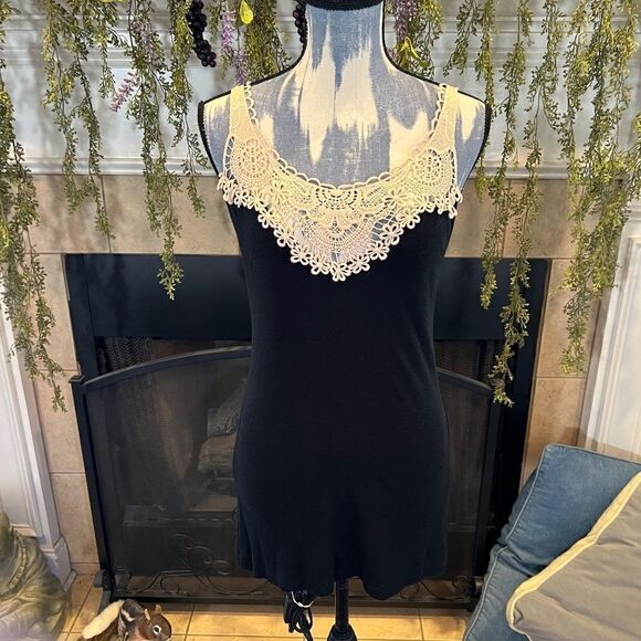 K&C Women's M black knit tank with cream lace yoke neck and back - Picture 1 of 8